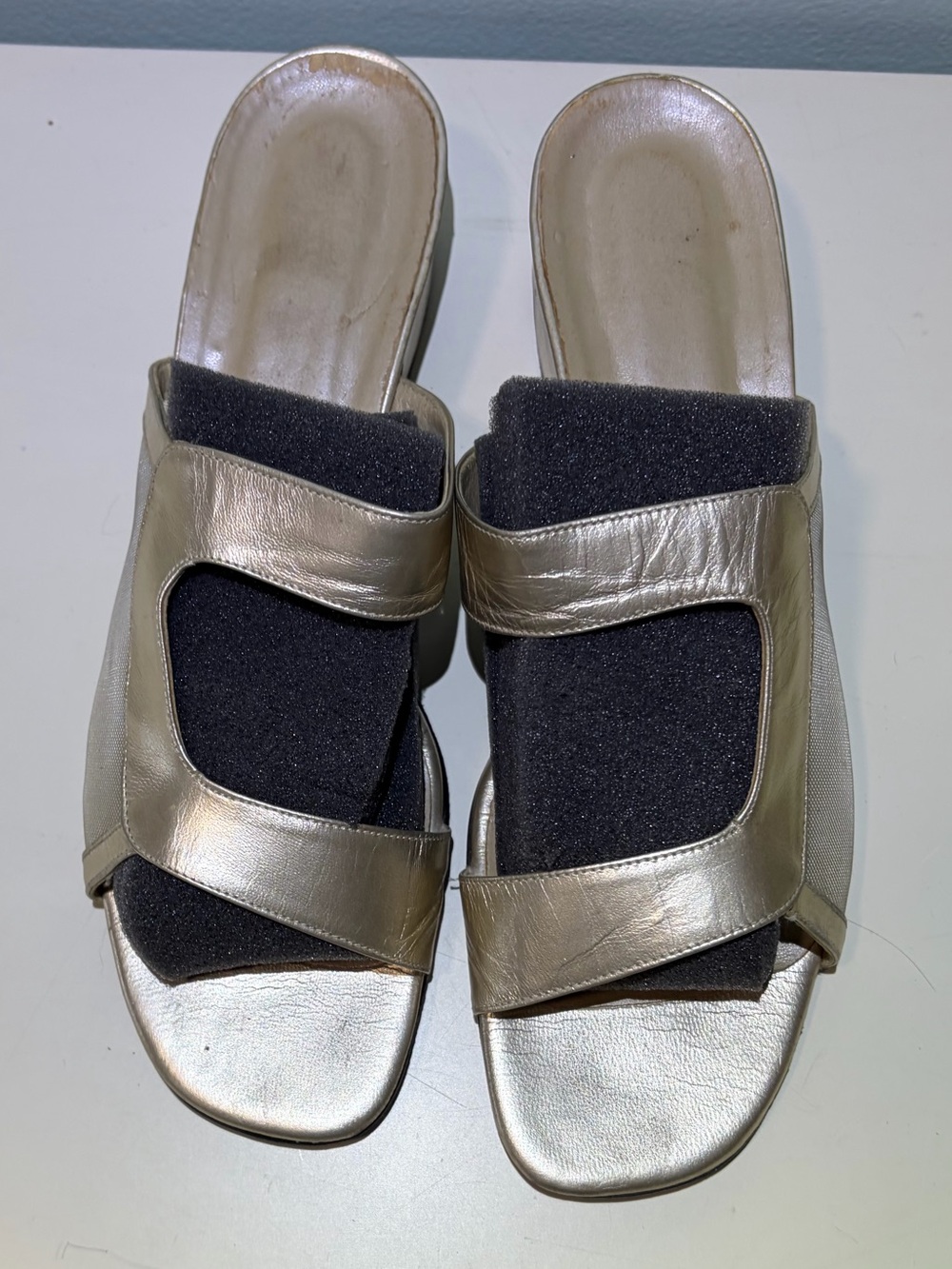 Davos Leather Metallic Gold & Mesh Slip-On Women’s Sandals. Size 9.5